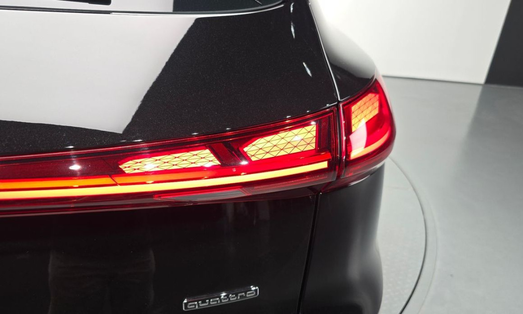 Audi Q5 40 TDI Quattro S Line Black Edition, 2025