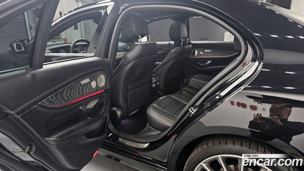 Mercedes-Benz E-Class E350 4MATIC AMG Line, 2022