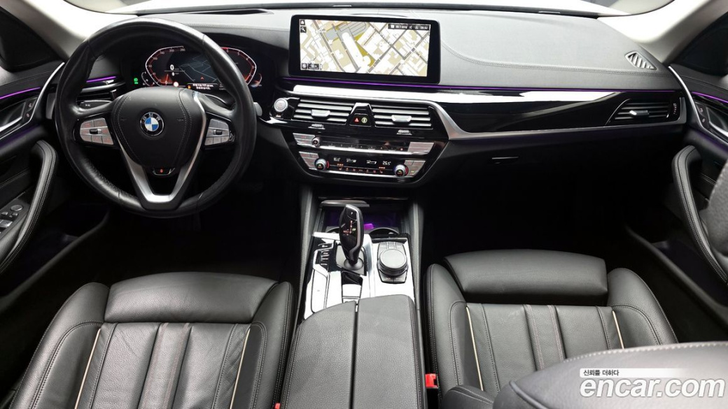 BMW 5-Series 520i Luxury, 2022