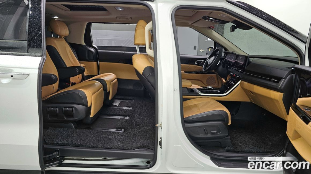 Kia Carnival 7-Seater Signature, 2023