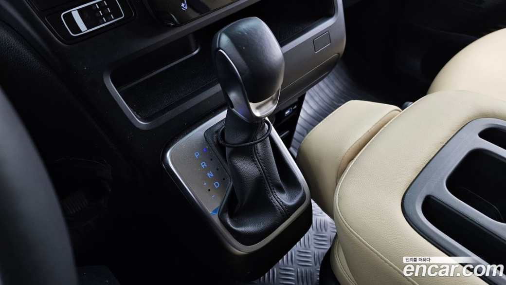 Hyundai Staria 4WD Tourer 9-Seater, 2024