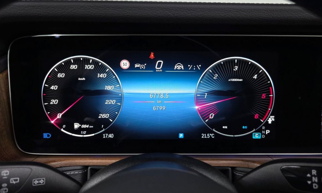 Mercedes-Benz G-Class G450d, 2025