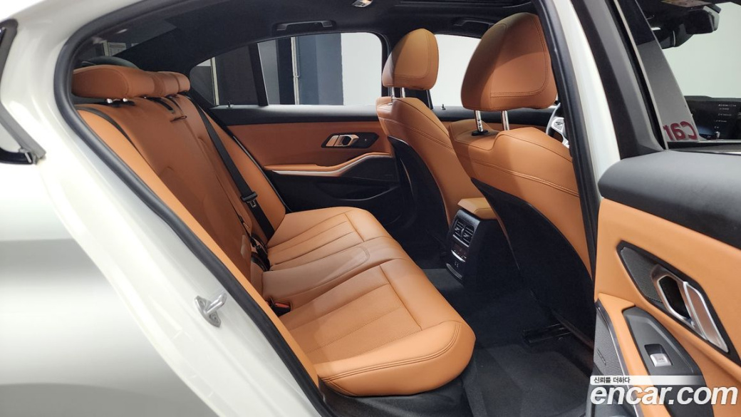 BMW 3-Series 320i M Sport, 2024