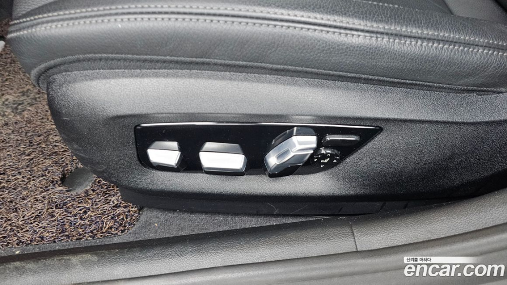 BMW 5-Series 520i Luxury, 2022
