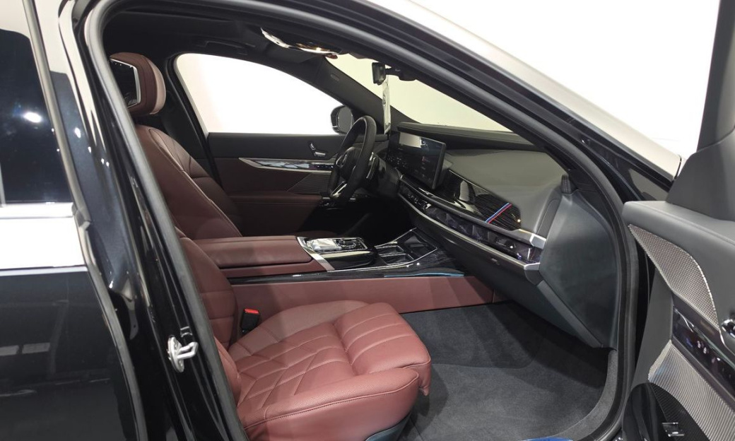 BMW 7-Series 740d xDrive M Sport, 2025