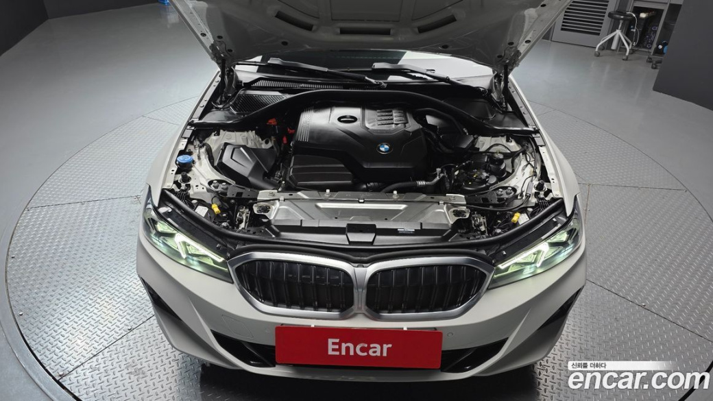 BMW 3-Series 320i Touring, 2024