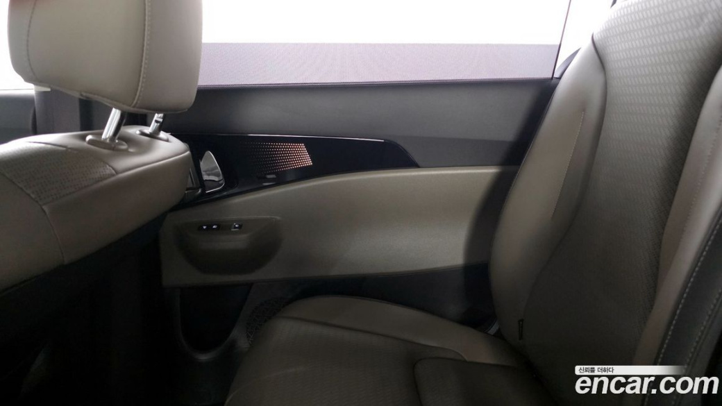 Kia Carnival 9-Seater Gravity, 2025