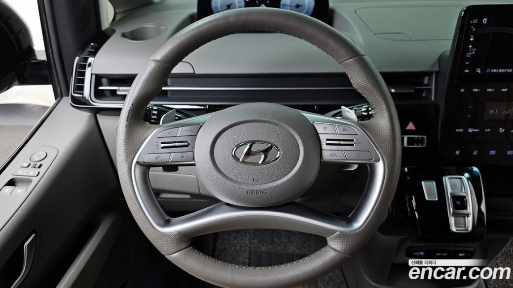 Hyundai Staria 4WD Lounge 9-Seater, 2023