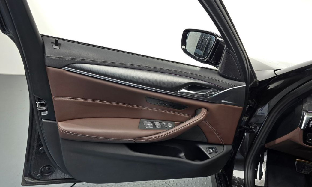 BMW 5-Series 523d M Sport, 2023