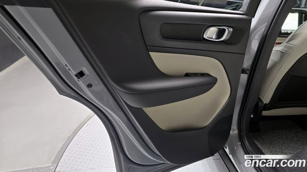 Volvo XC40 B4 Ultimate Bright, 2024