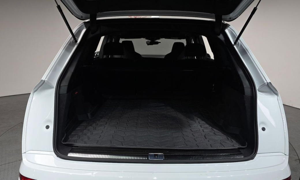 Audi Q7 55 TFSI Quattro Premium, 2025