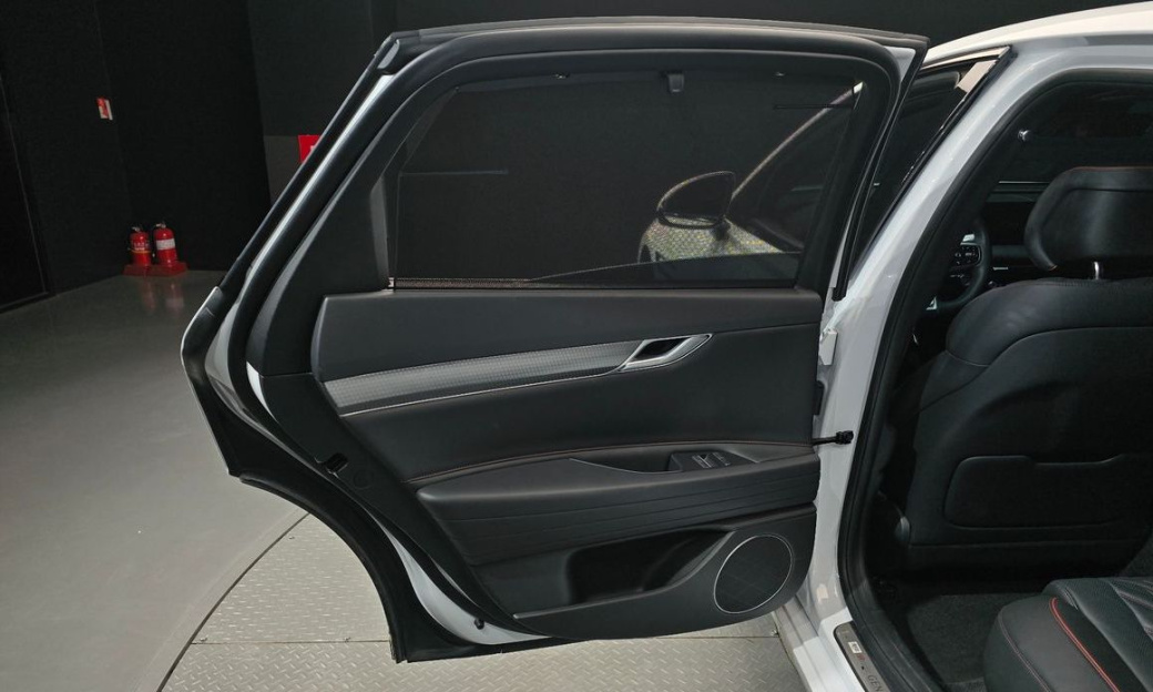 Genesis G80 Gasoline 2.5 Turbo 2WD, 2025