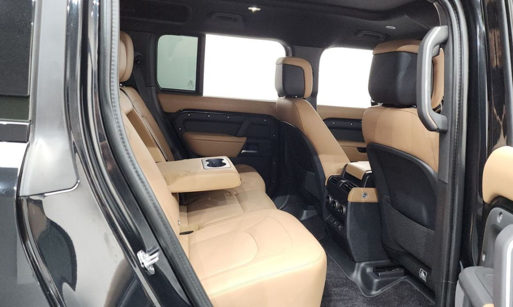 Land Rover Defender 110 D300 X-Dynamic HSE, 2025