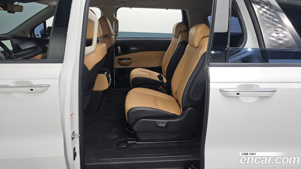 Kia Carnival 9-Seater Signature, 2023