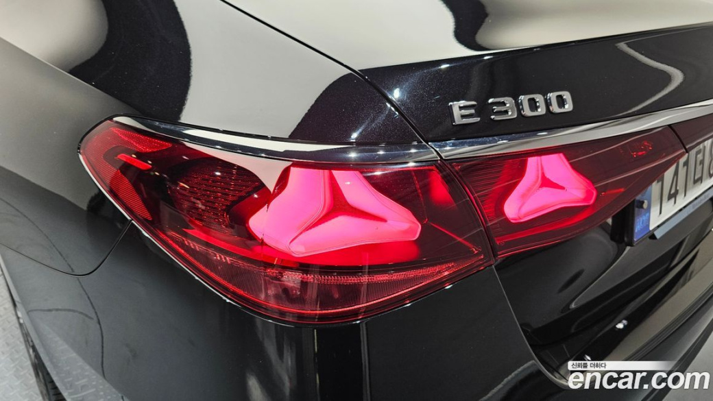 Mercedes-Benz E-Class E300 4MATIC Exclusive, 2024