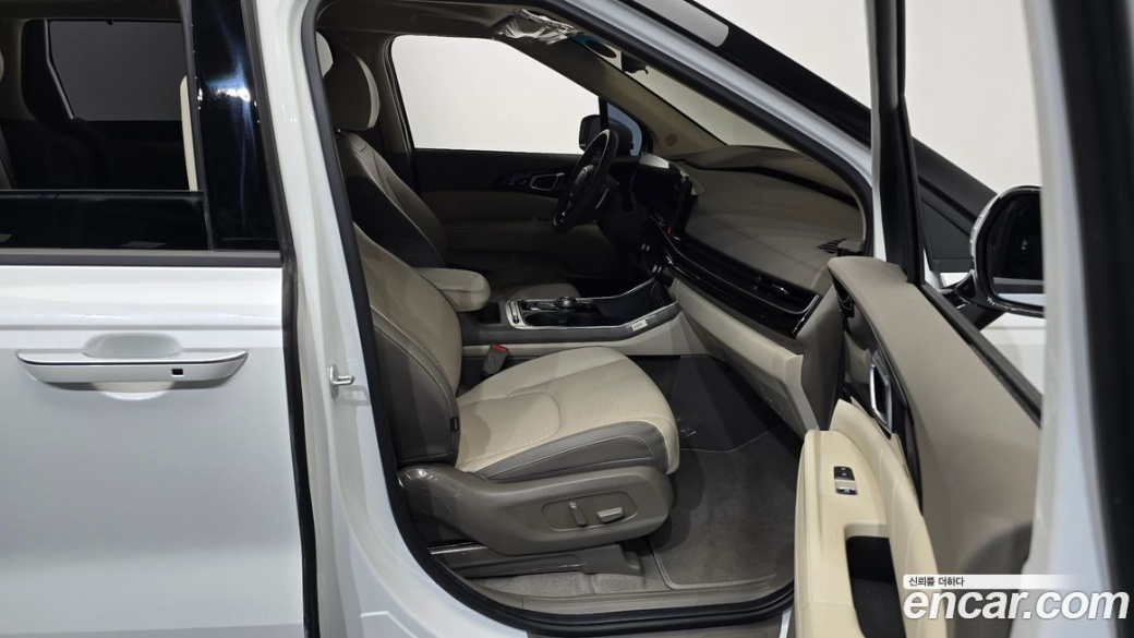 Kia Carnival 7-Seater Signature, 2024