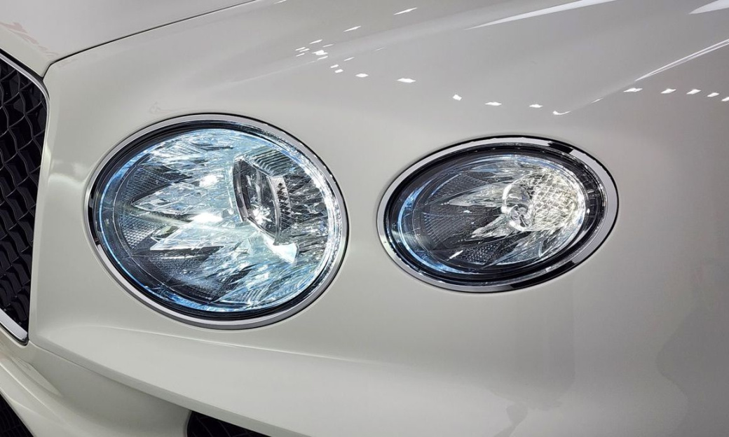 Bentley Bentayga 4.0 V8 Base, 2024