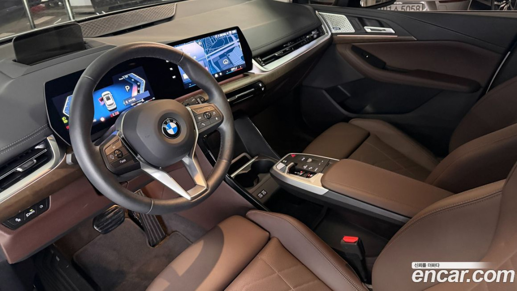 BMW 2-Series 220i Luxury, 2024