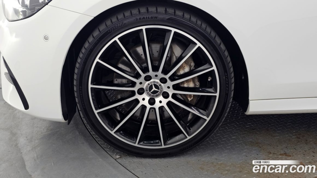 Mercedes-Benz E-Class E350 4MATIC AMG Line, 2023