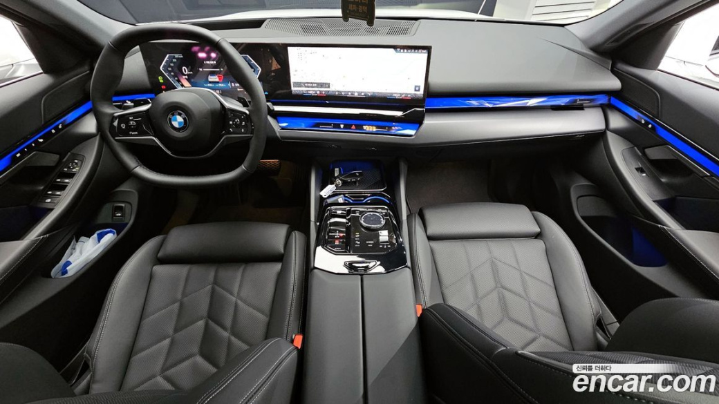 BMW 5-Series 520i, 2025