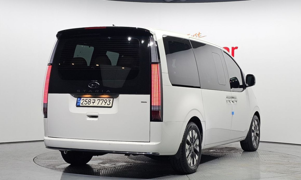 Hyundai Staria 4WD Lounge 9-Seater, 2024