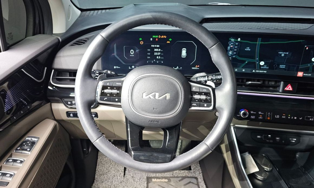 Kia Carnival 9-Seater Gravity, 2024