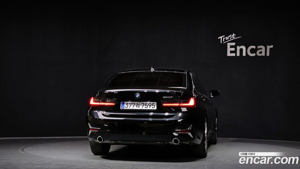 BMW 3-Series 320i Luxury, 2022