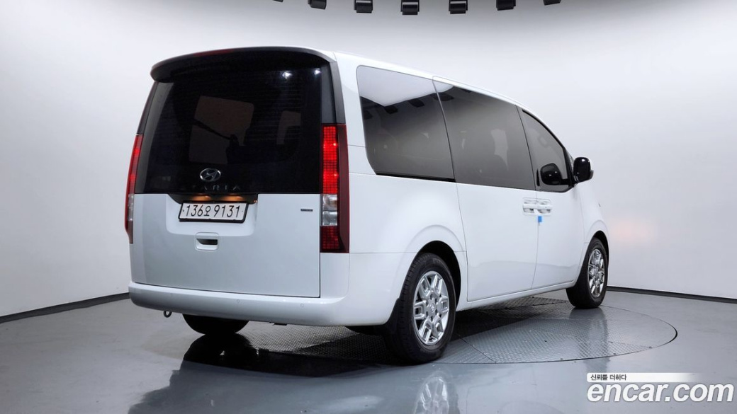 Hyundai Staria 4WD Tourer 9-Seater, 2023