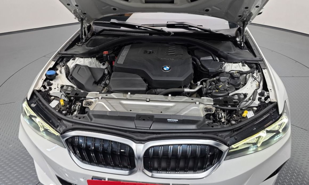 BMW 3-Series 320i, 2024