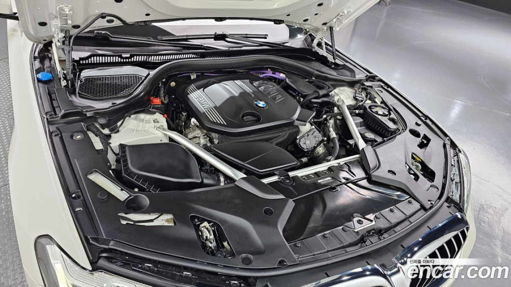 BMW 5-Series 523d xDrive M Sport, 2023