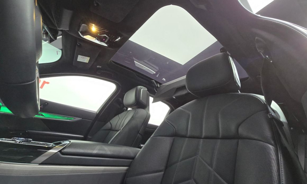 BMW 7-Series 740i sDrive Design Pure Excellence, 2023
