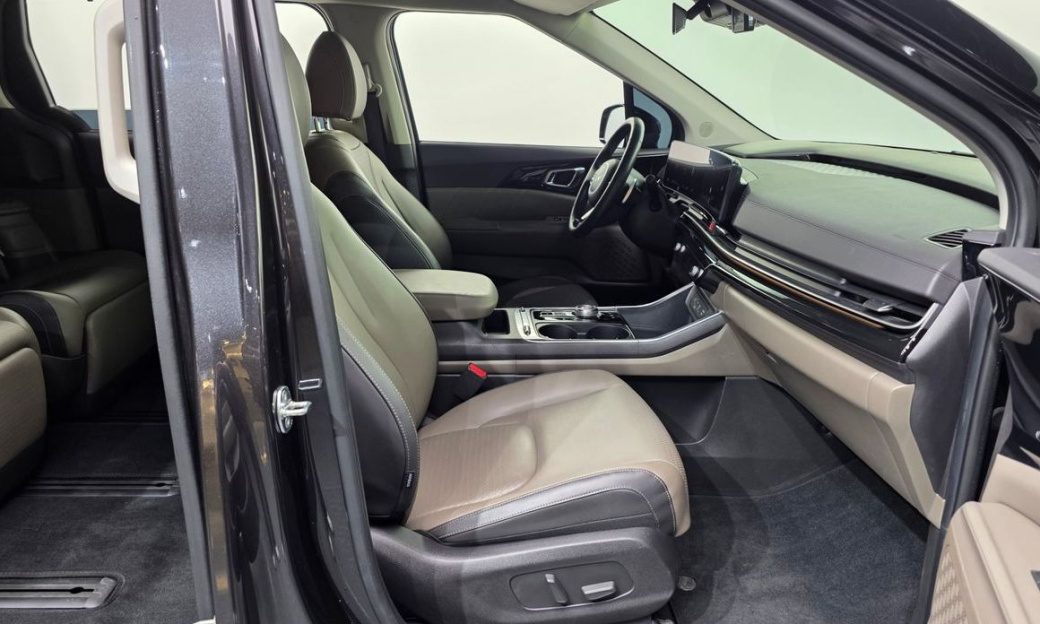 Kia Carnival 7-Seater Signature, 2024