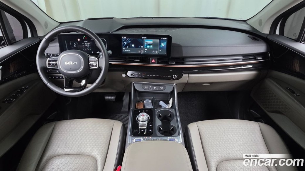 Kia Carnival 7-Seater Signature, 2024
