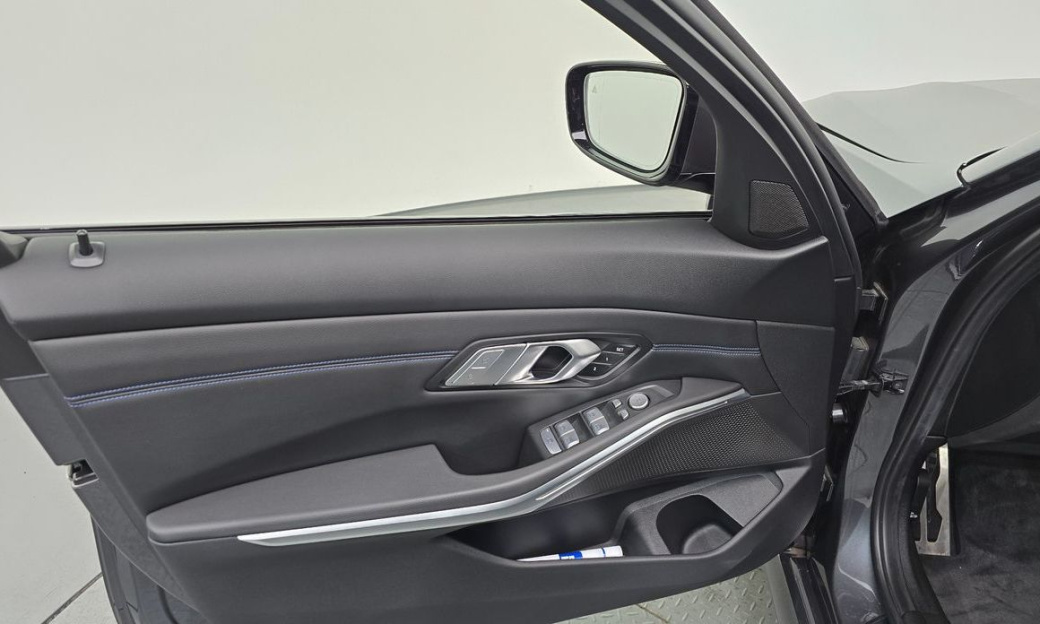 BMW 3-Series 320i M Sport, 2022