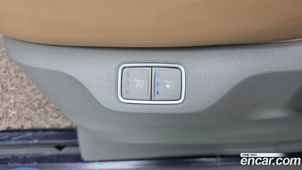 Hyundai Staria Lounge 9-Seater, 2022