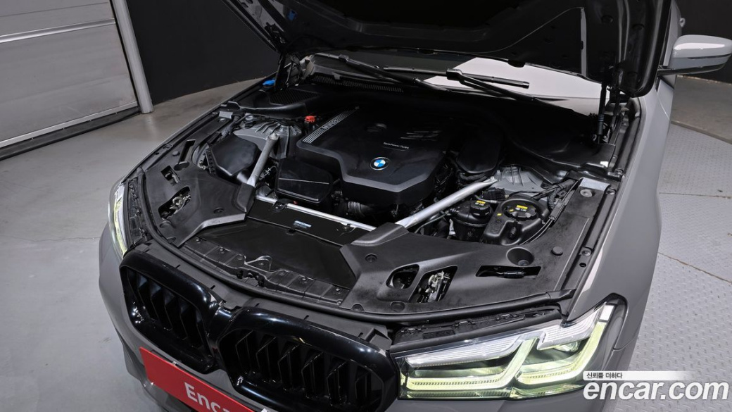 BMW 5-Series 520i M Sport, 2022