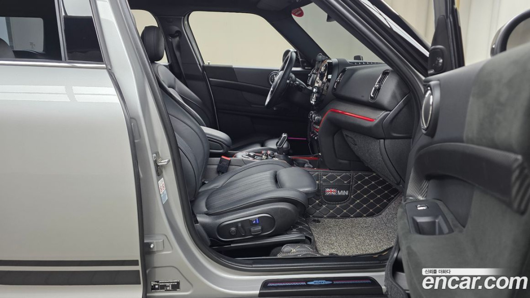 Mini Countryman JCW Launch Pack, 2023