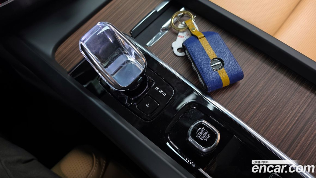 Volvo XC60 B5 Ultimate Bright, 2024