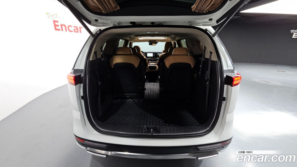 Kia Carnival 9-Seater Signature, 2023