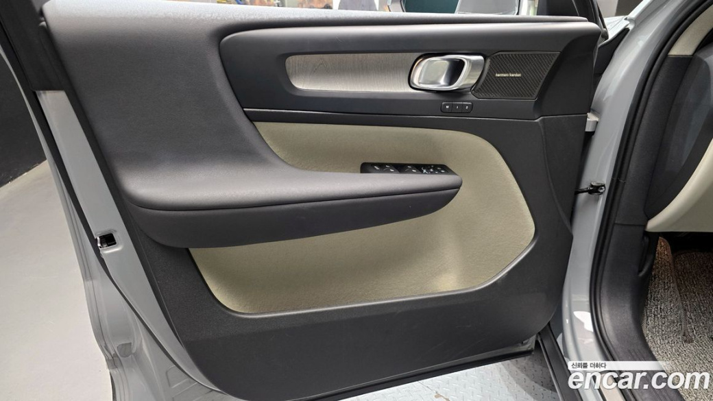 Volvo XC40 B4 Ultimate Bright, 2024