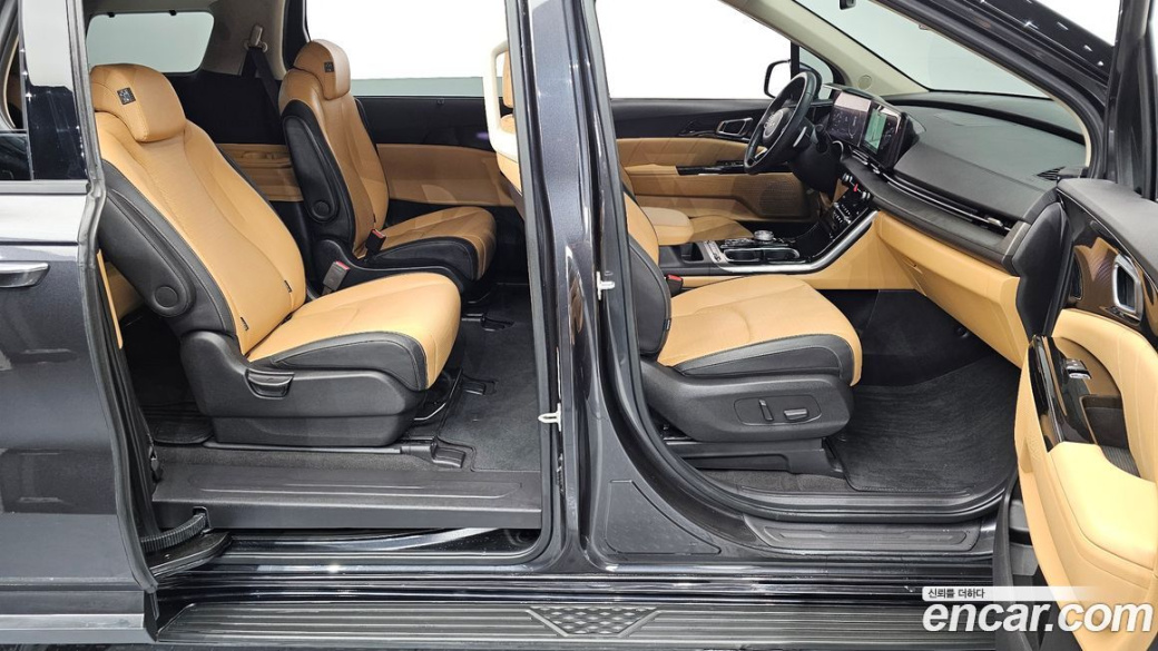Kia Carnival 9-Seater Signature, 2023