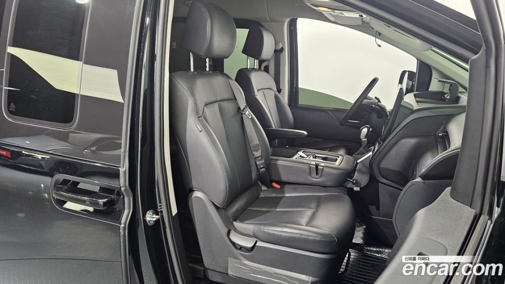 Hyundai Staria Tourer 11-Seater, 2025