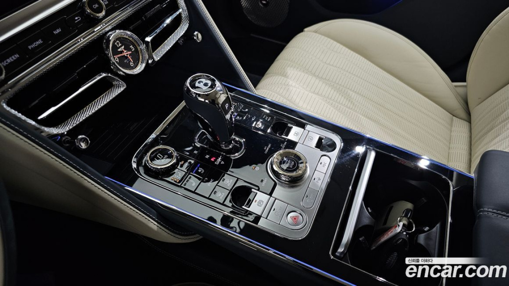 Bentley Flying Spur 4.0 Azure, 2024
