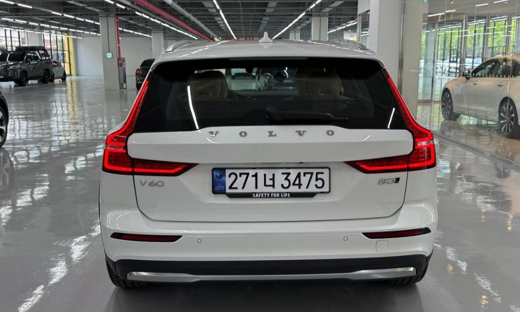 Volvo V60 B5 Ultra AWD, 2025
