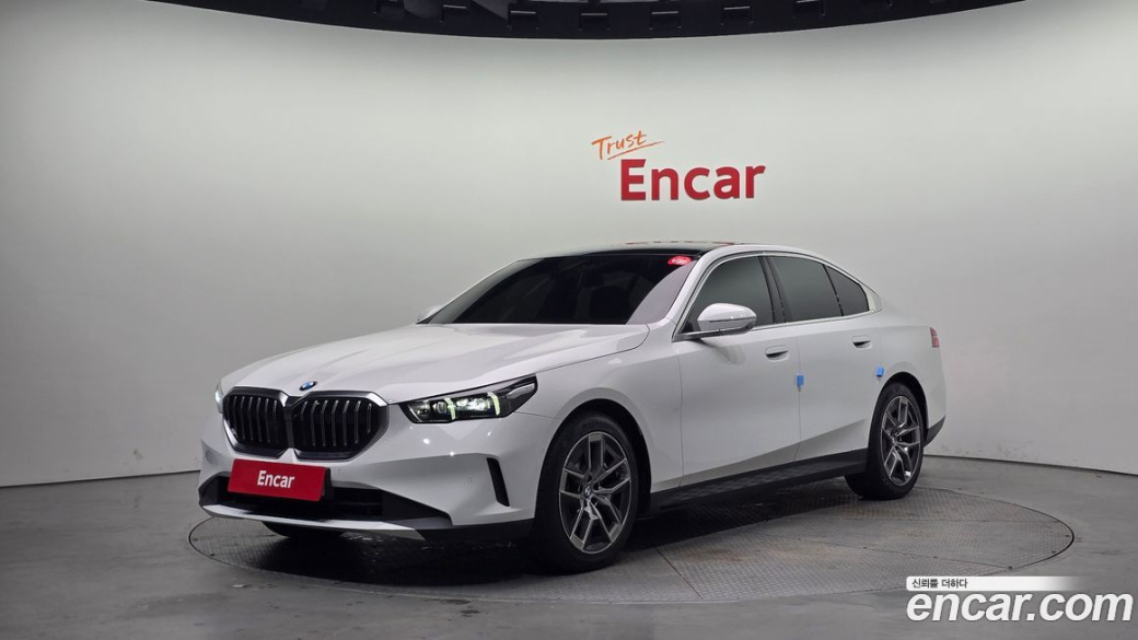 BMW 5-Series 520i, 2024