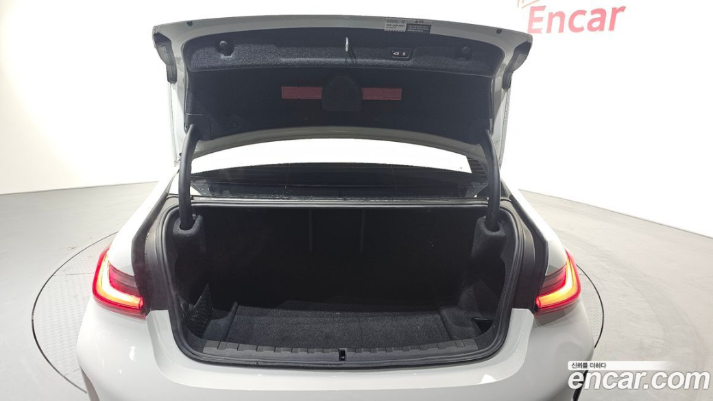 BMW 3-Series 320i M Sport, 2023