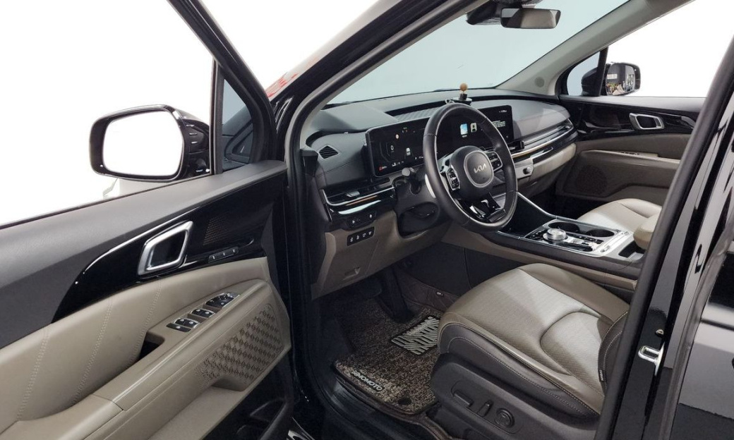 Kia Carnival 7-Seater Signature, 2024