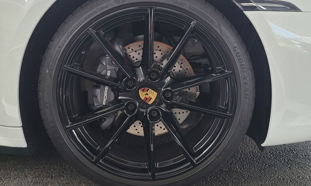Porsche 911 Carrera, 2024
