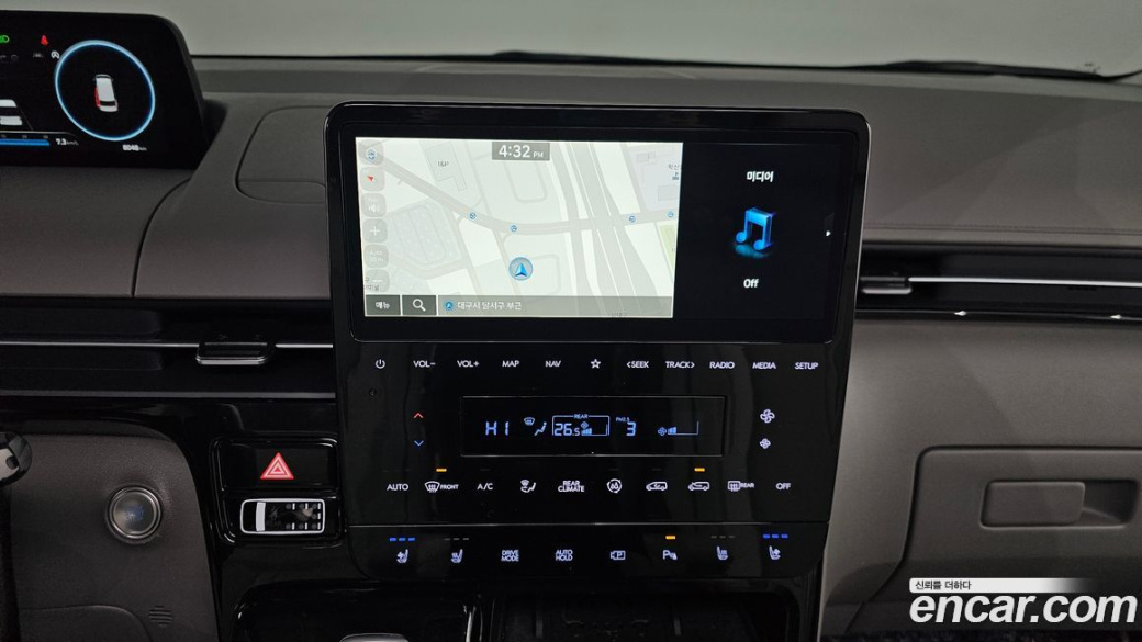 Hyundai Staria 4WD Lounge 9-Seater, 2025