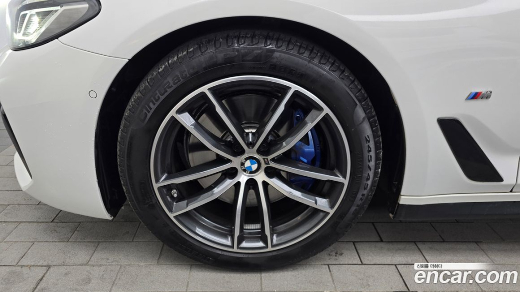 BMW 5-Series 520i M Sport, 2023